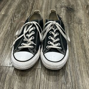 Classic Low-Top Converse Size 9.5